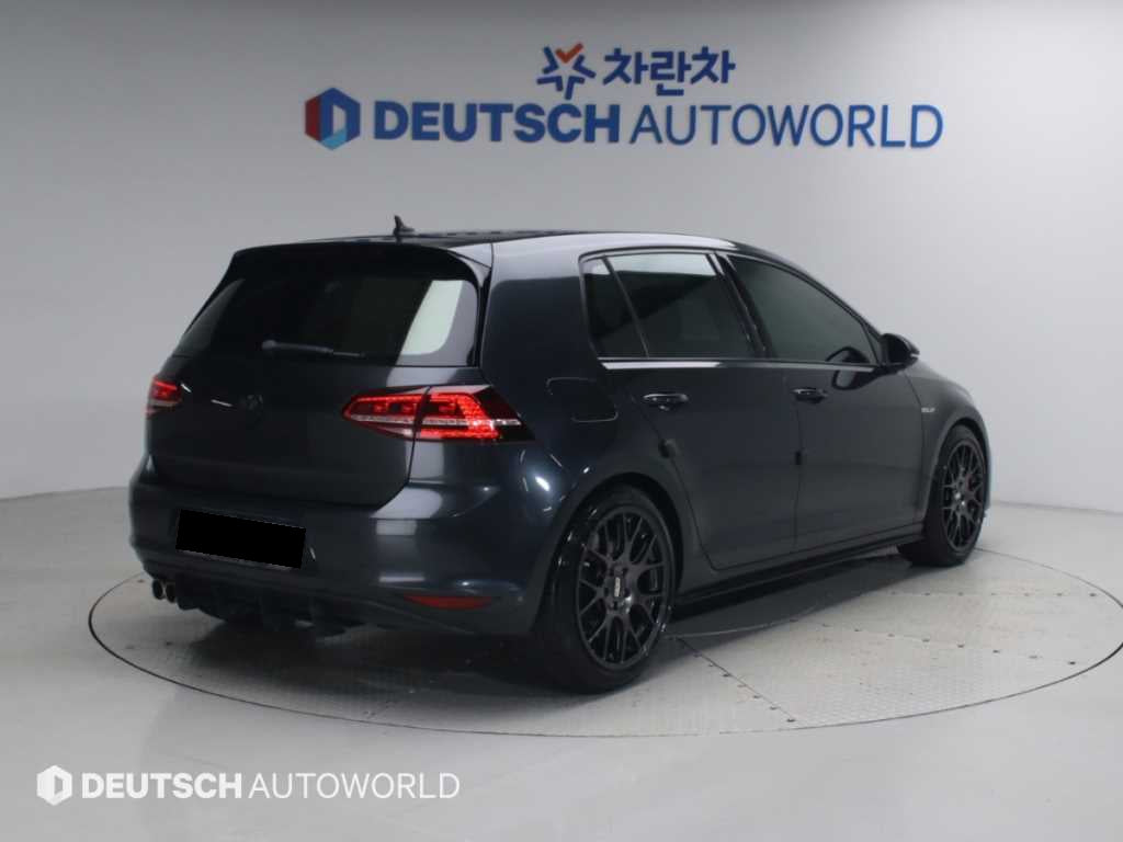 Volkswagen Golf — photo 02