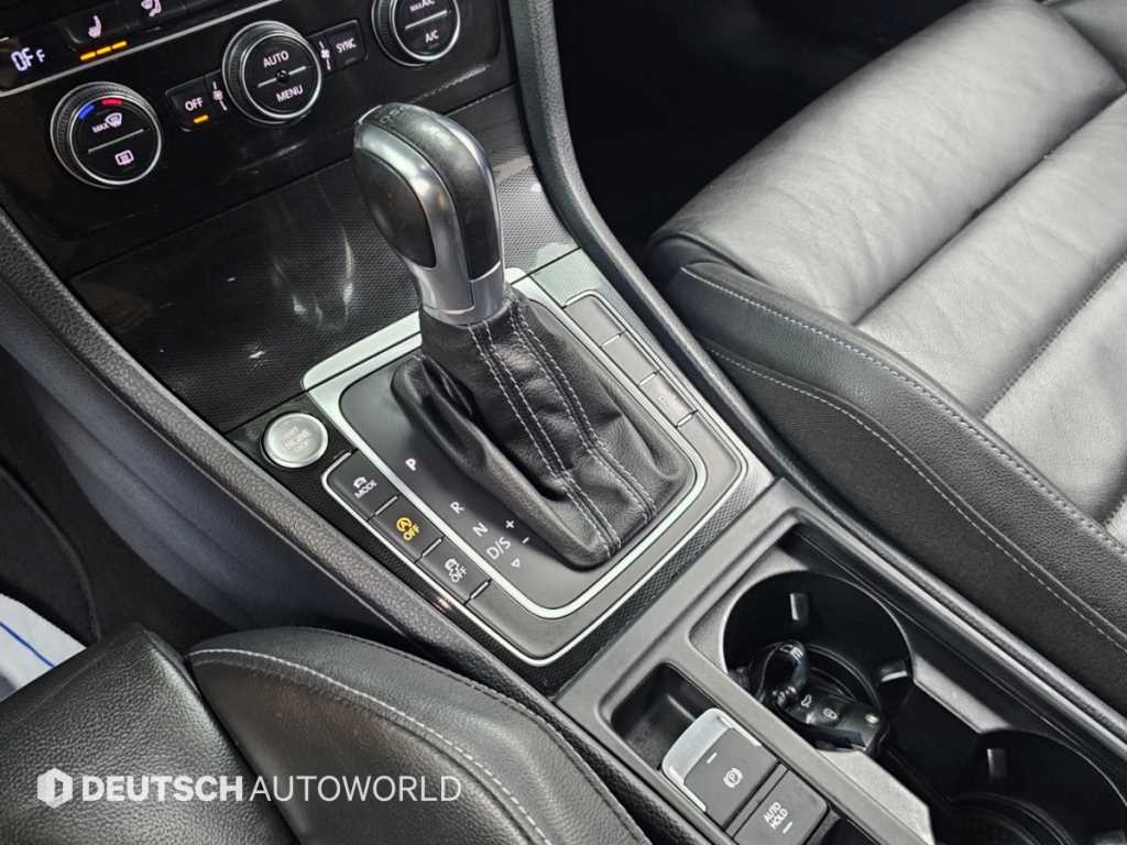 Volkswagen Golf — photo 09