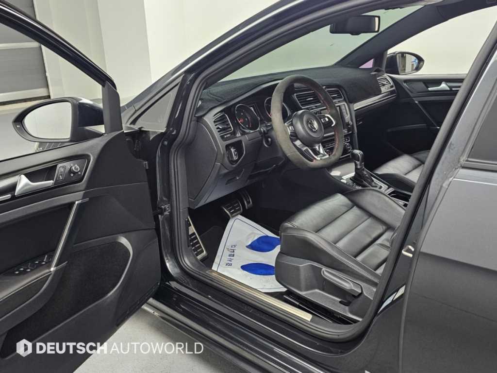 Volkswagen Golf — photo 11