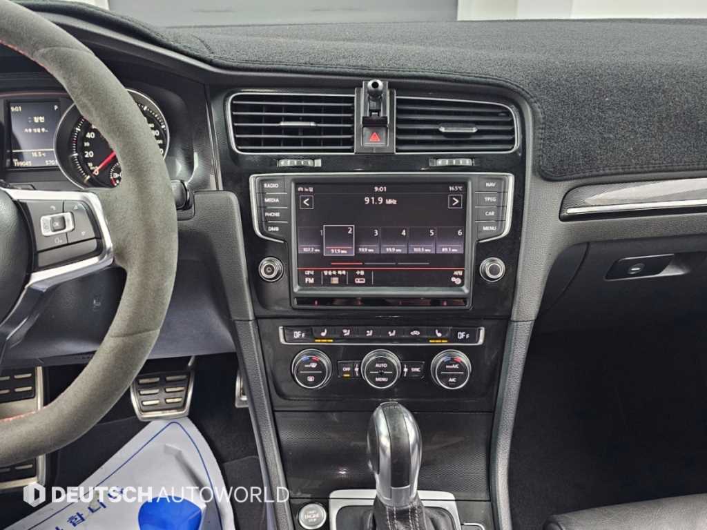 Volkswagen Golf — photo 14