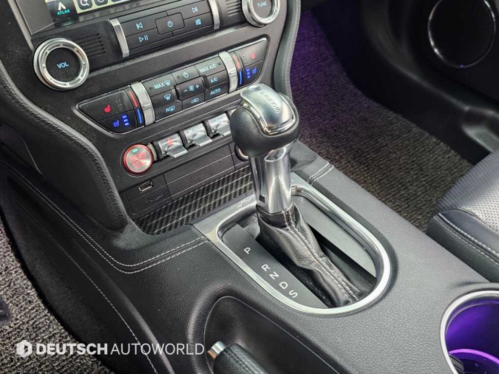 Ford Mustang — photo 09
