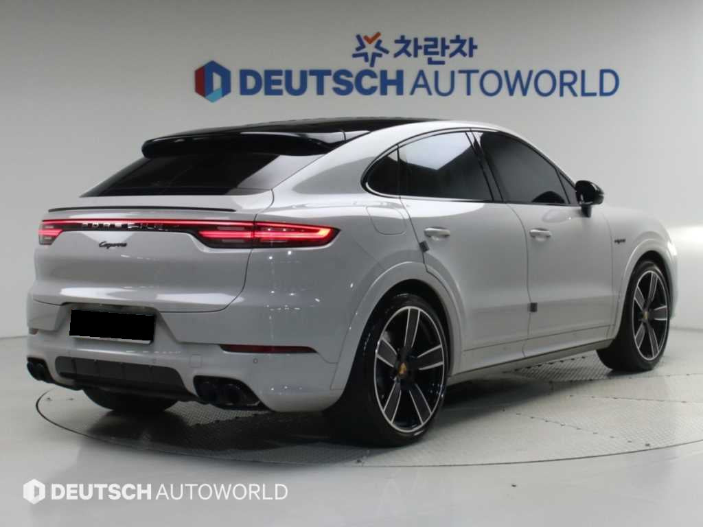 Porsche Cayenne — photo 02