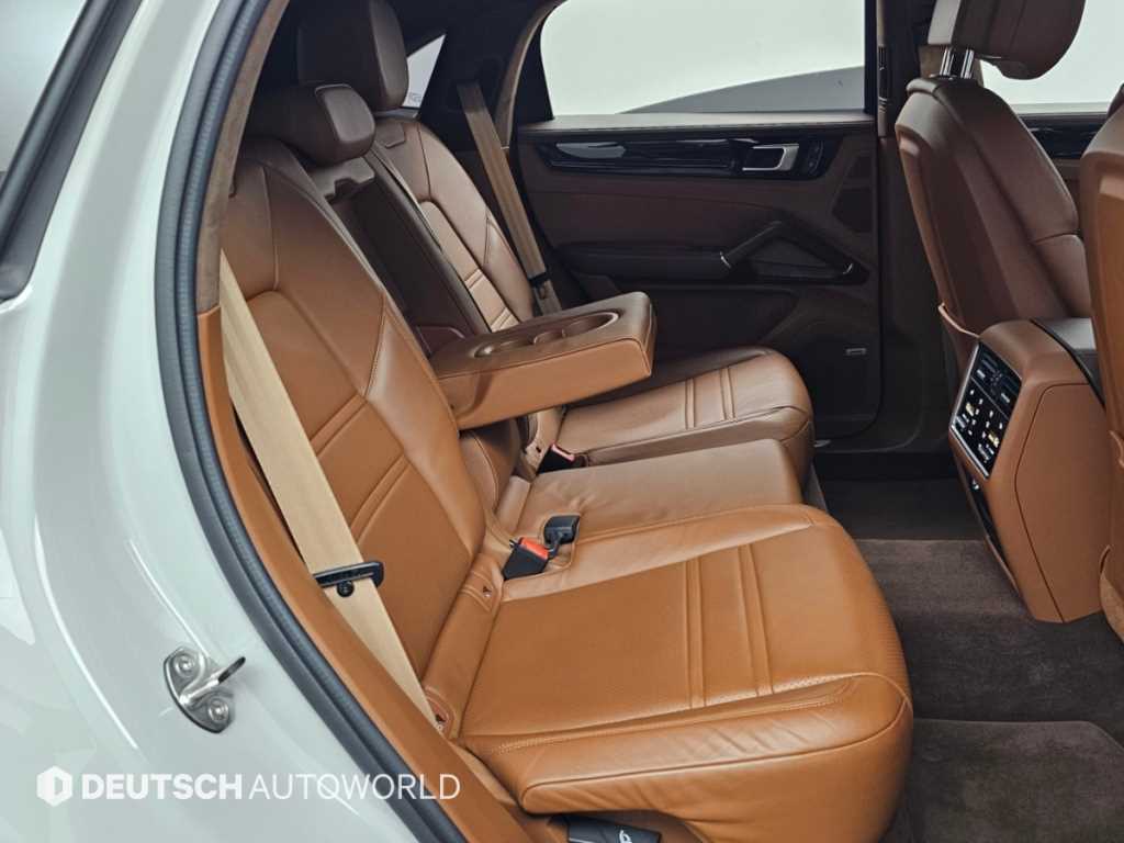 Porsche Cayenne — photo 12