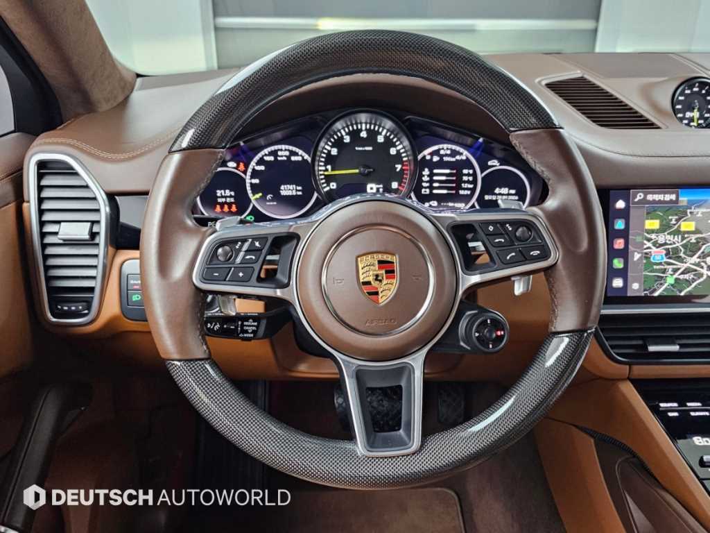 Porsche Cayenne — photo 13