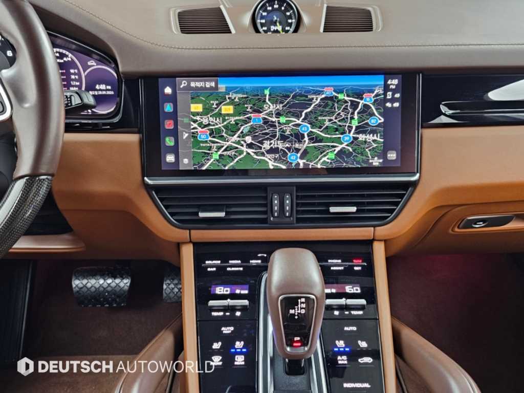 Porsche Cayenne — photo 14
