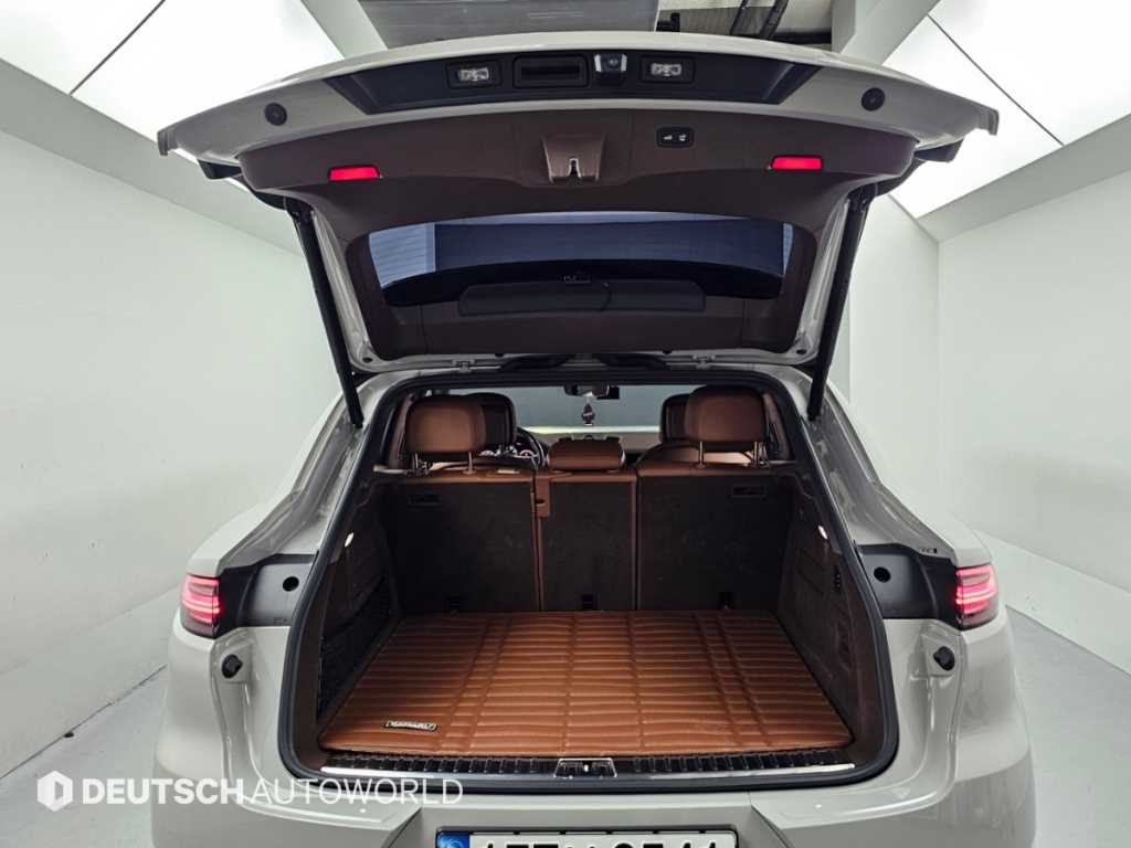 Porsche Cayenne — photo 19