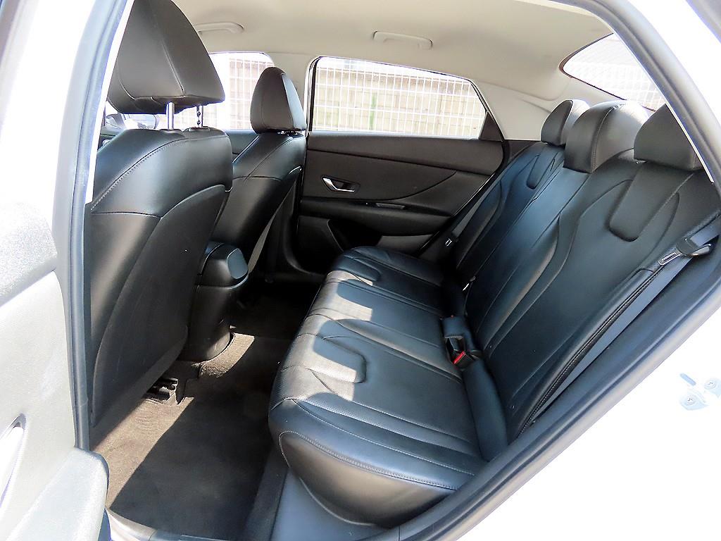 Hyundai Avante — photo 06