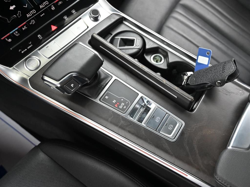 Audi A6 — photo 09