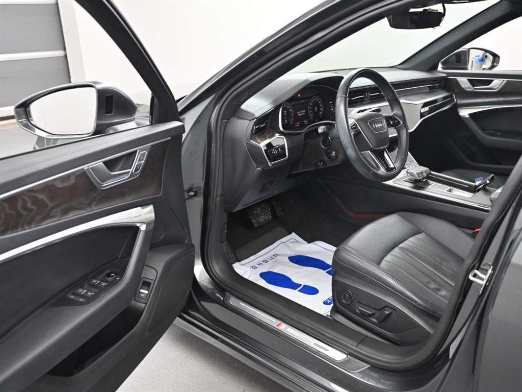 Audi A6 — photo 11