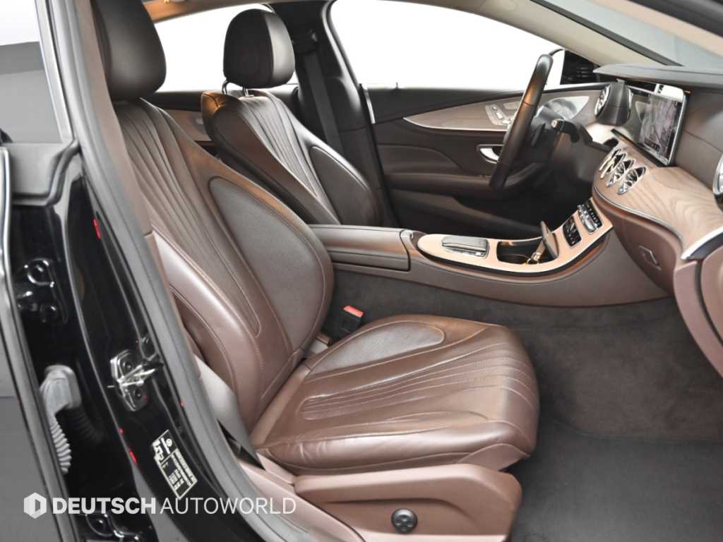 Mercedes-Benz CLS-Class — photo 10