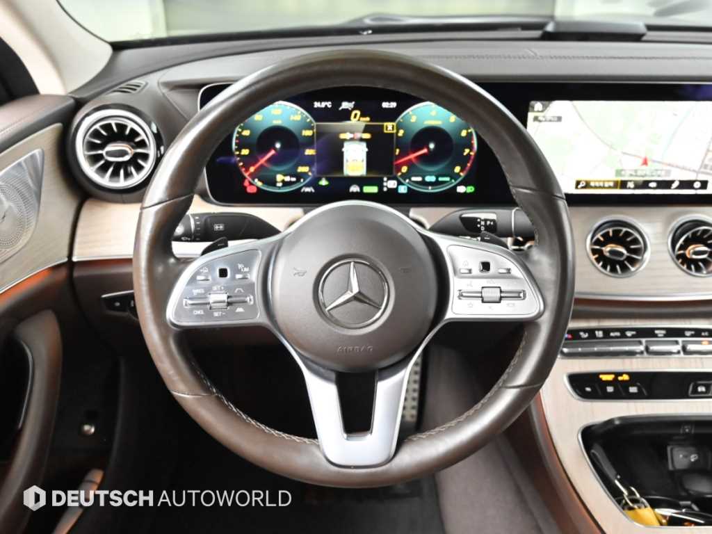 Mercedes-Benz CLS-Class — photo 13