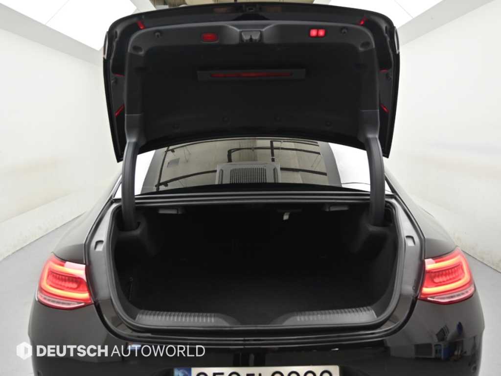 Mercedes-Benz CLS-Class — photo 19