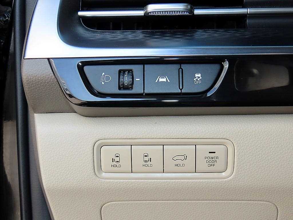 Kia Carnival — photo 14