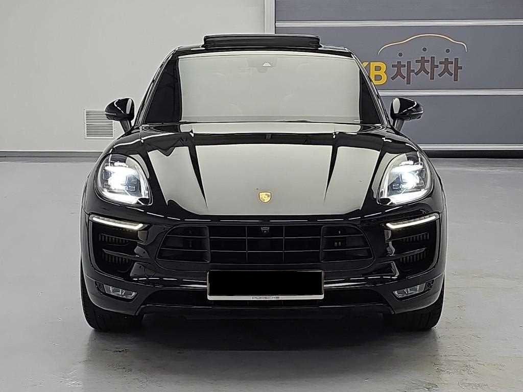 Porsche Macan — photo 02