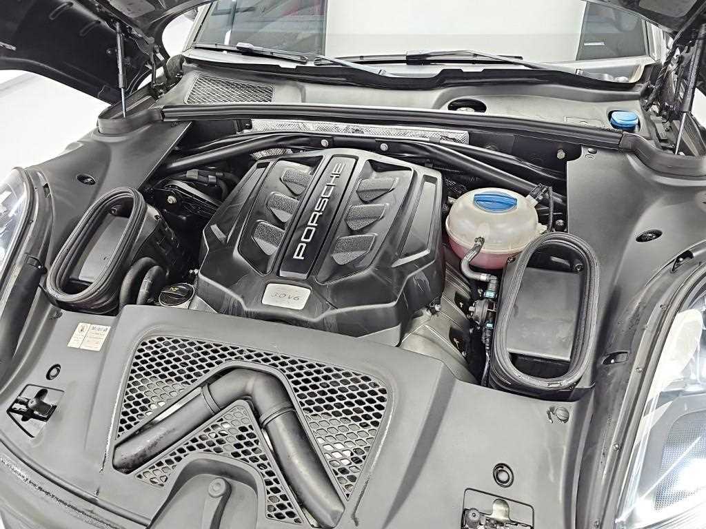Porsche Macan — photo 05