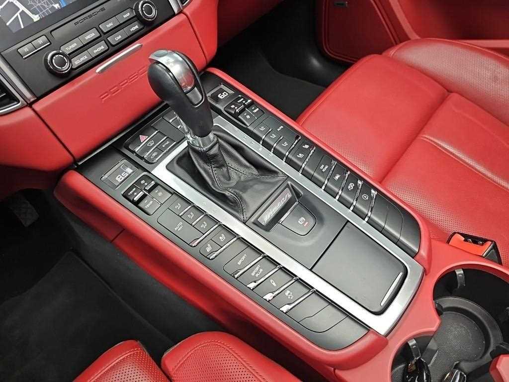 Porsche Macan — photo 07