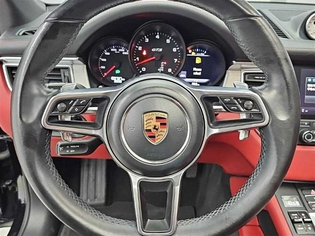 Porsche Macan — photo 08