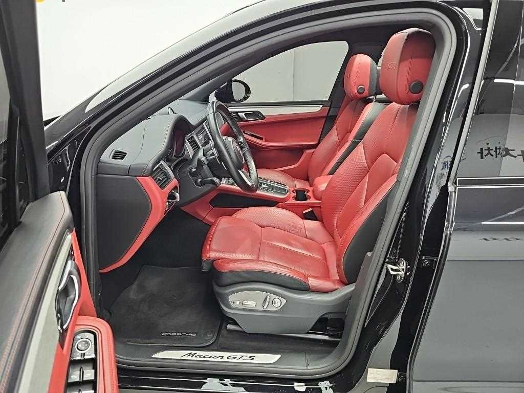 Porsche Macan — photo 10