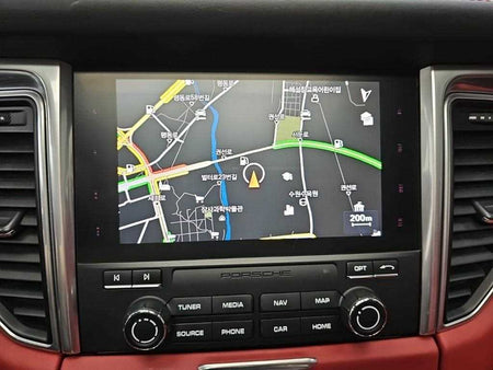 Porsche Macan — photo 14