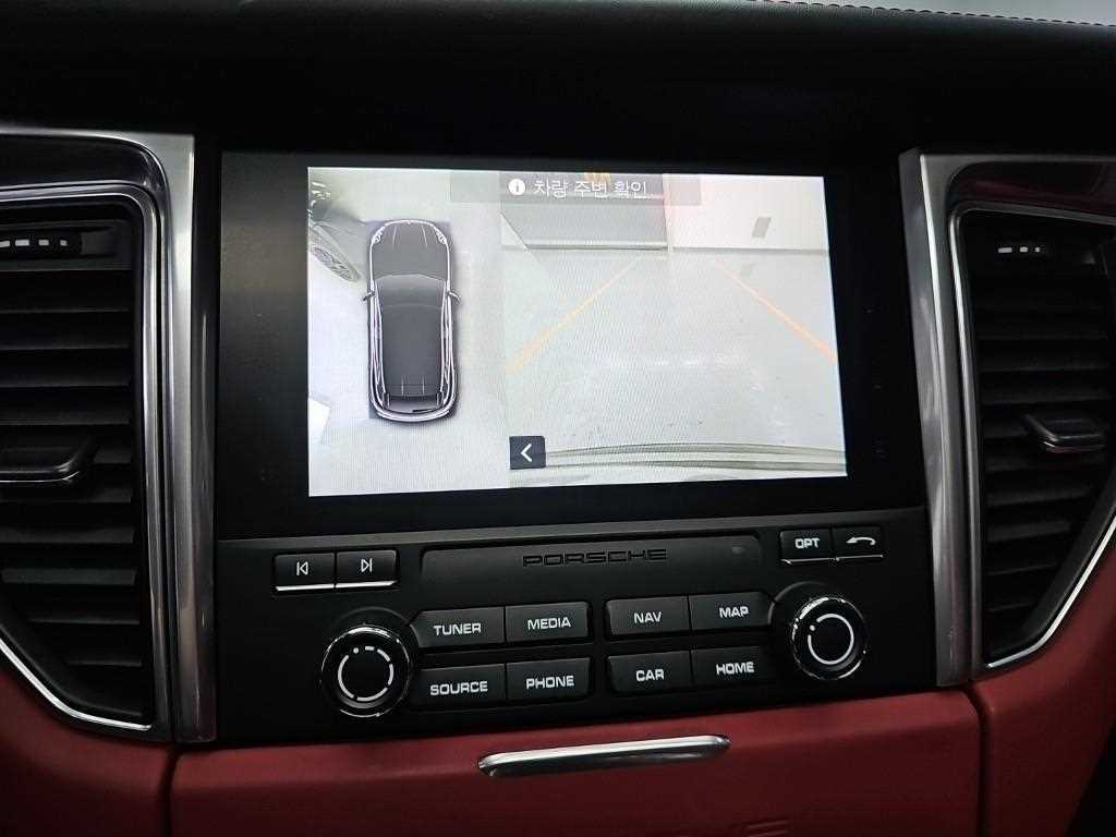 Porsche Macan — photo 15