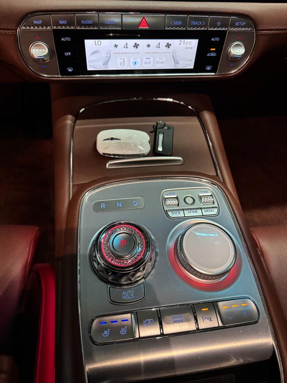 Genesis G90 — photo 13