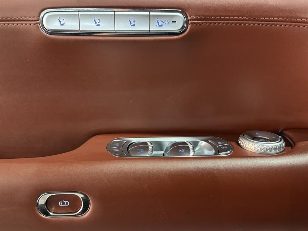 Genesis G90 — photo 15