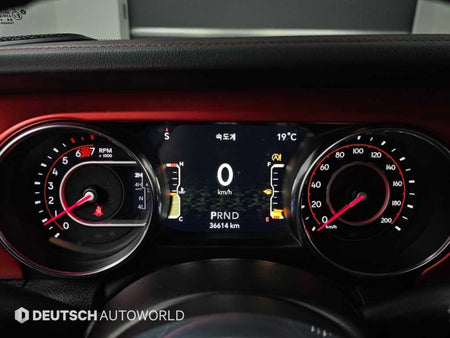 Jeep Wrangler — photo 08