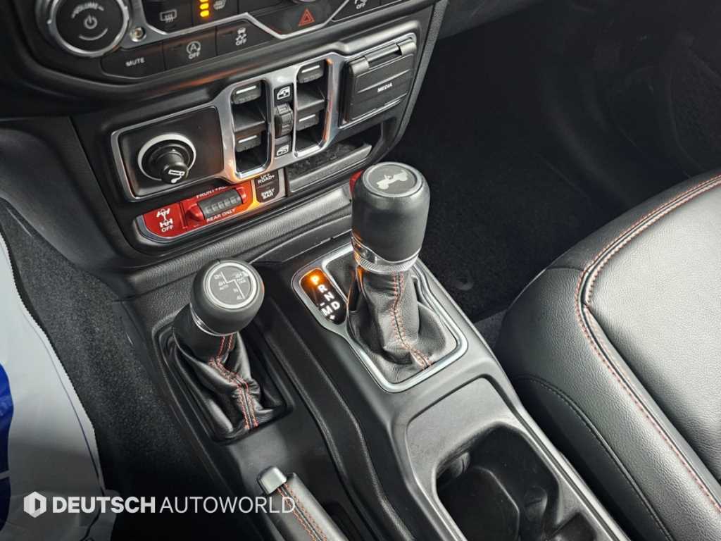 Jeep Wrangler — photo 09