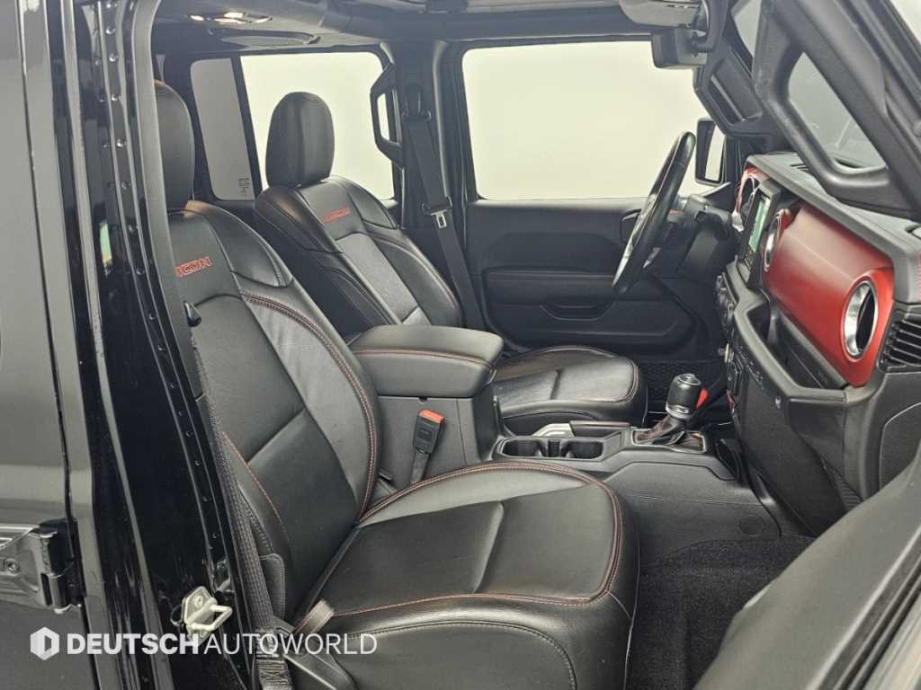 Jeep Wrangler — photo 10