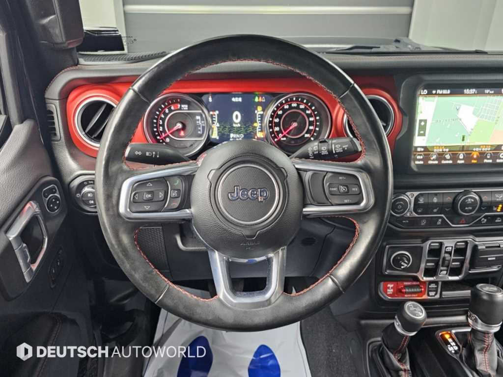 Jeep Wrangler — photo 13