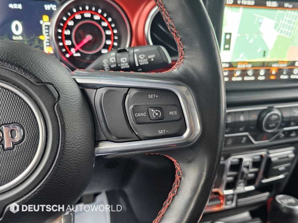 Jeep Wrangler — photo 16