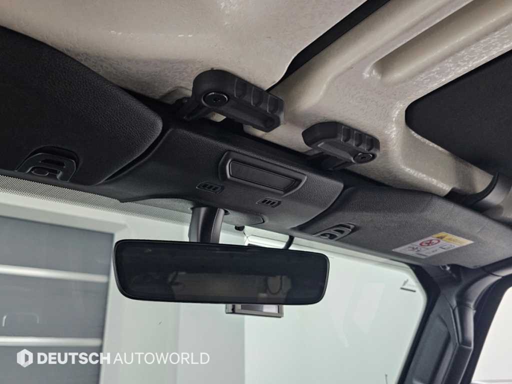 Jeep Wrangler — photo 18