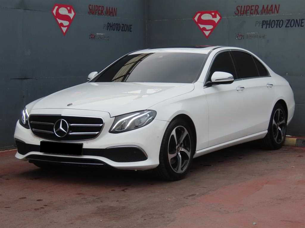 Mercedes-Benz E-Class — photo 01