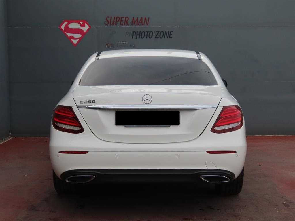 Mercedes-Benz E-Class — photo 04