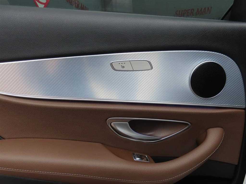 Mercedes-Benz E-Class — photo 07