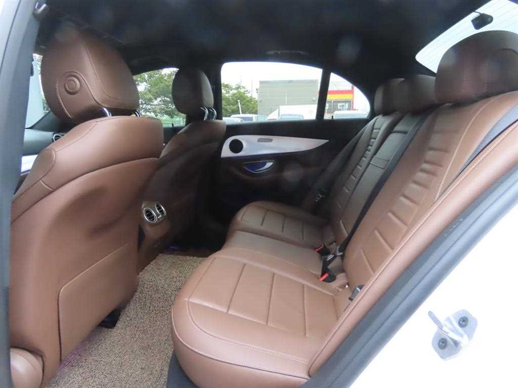 Mercedes-Benz E-Class — photo 08