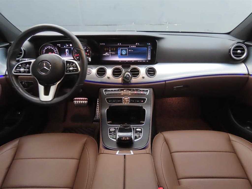 Mercedes-Benz E-Class — photo 09