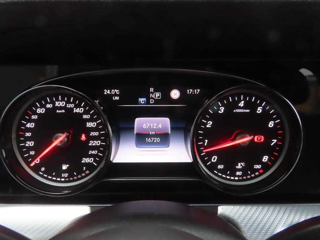 Mercedes-Benz E-Class — photo 10