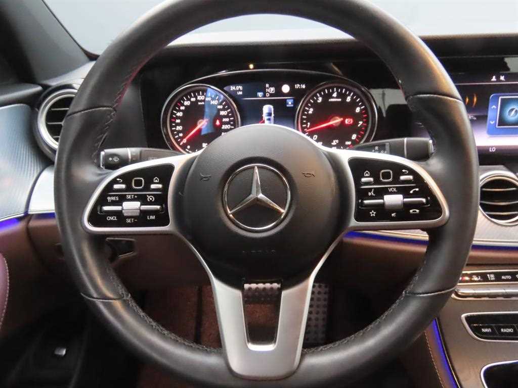Mercedes-Benz E-Class — photo 11