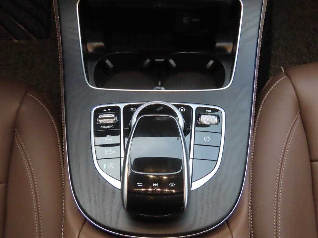Mercedes-Benz E-Class — photo 13