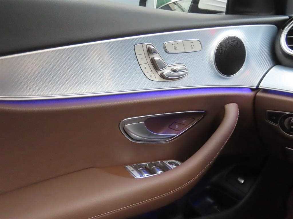 Mercedes-Benz E-Class — photo 14