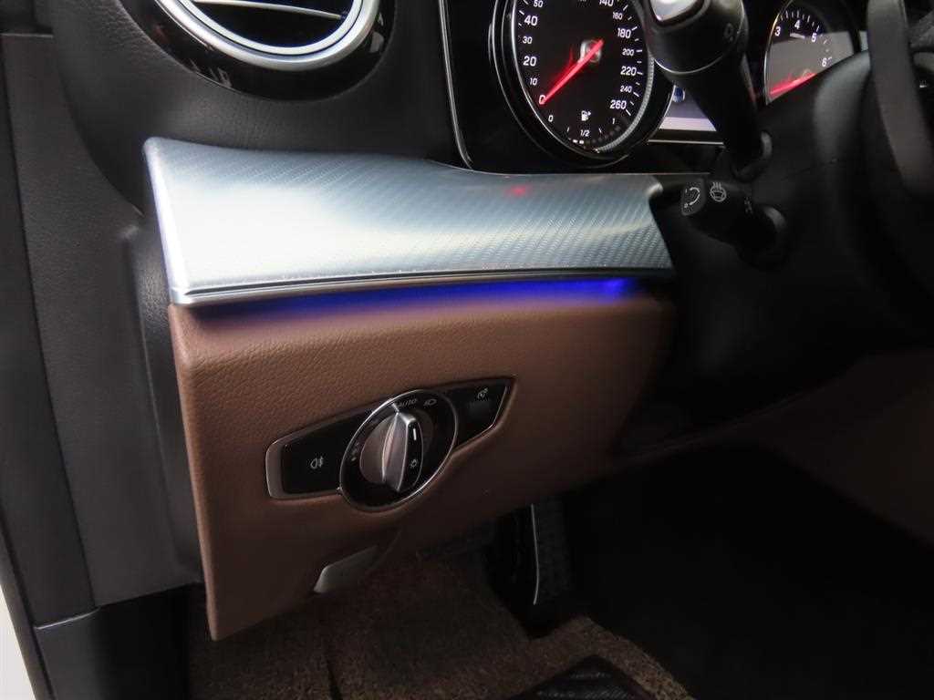 Mercedes-Benz E-Class — photo 15