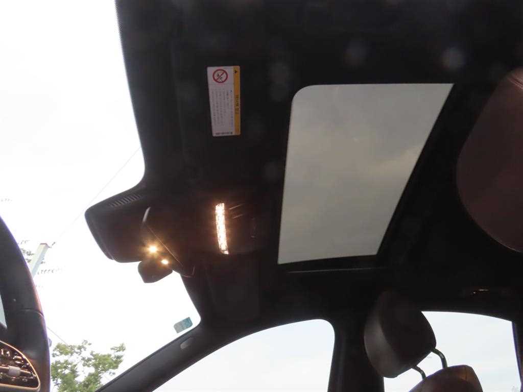 Mercedes-Benz E-Class — photo 17