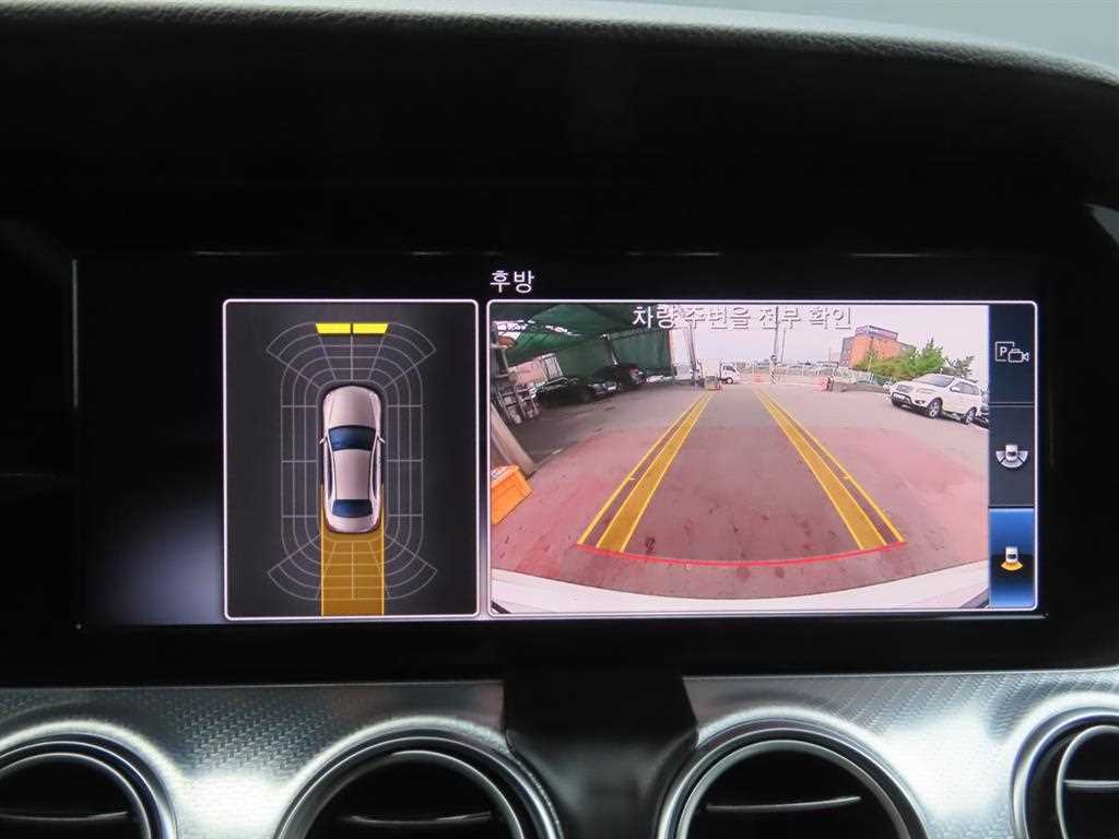 Mercedes-Benz E-Class — photo 18