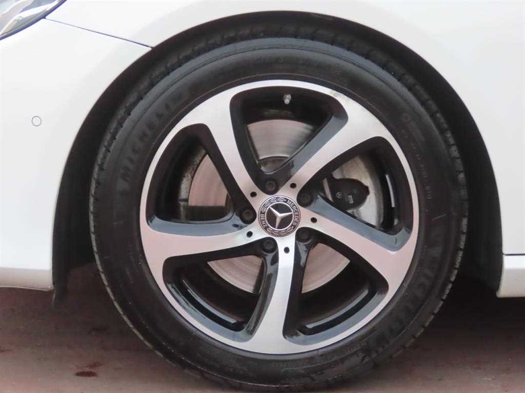 Mercedes-Benz E-Class — photo 20