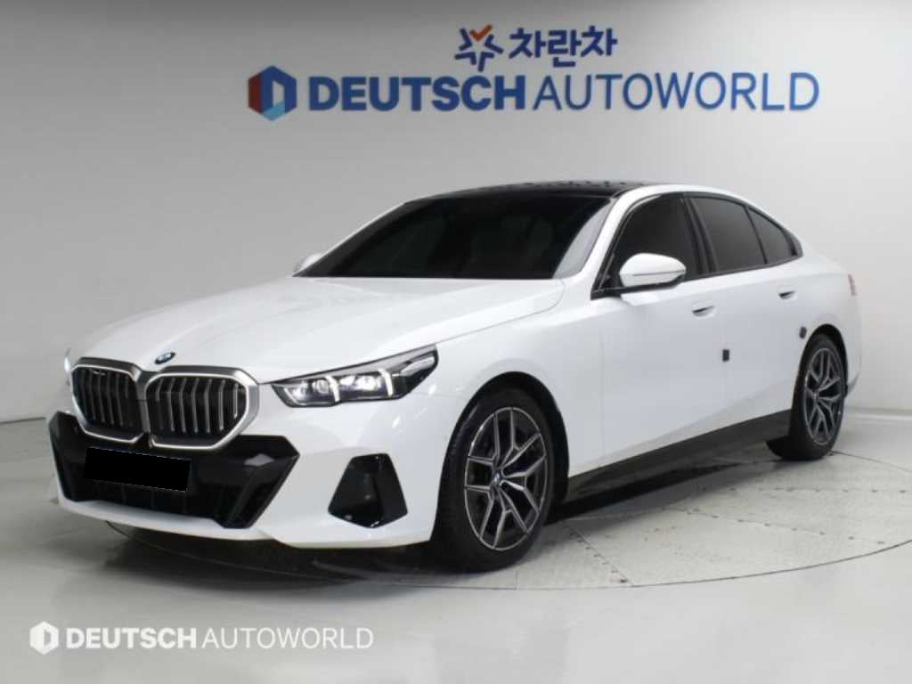 BMW 5-Series — photo 01