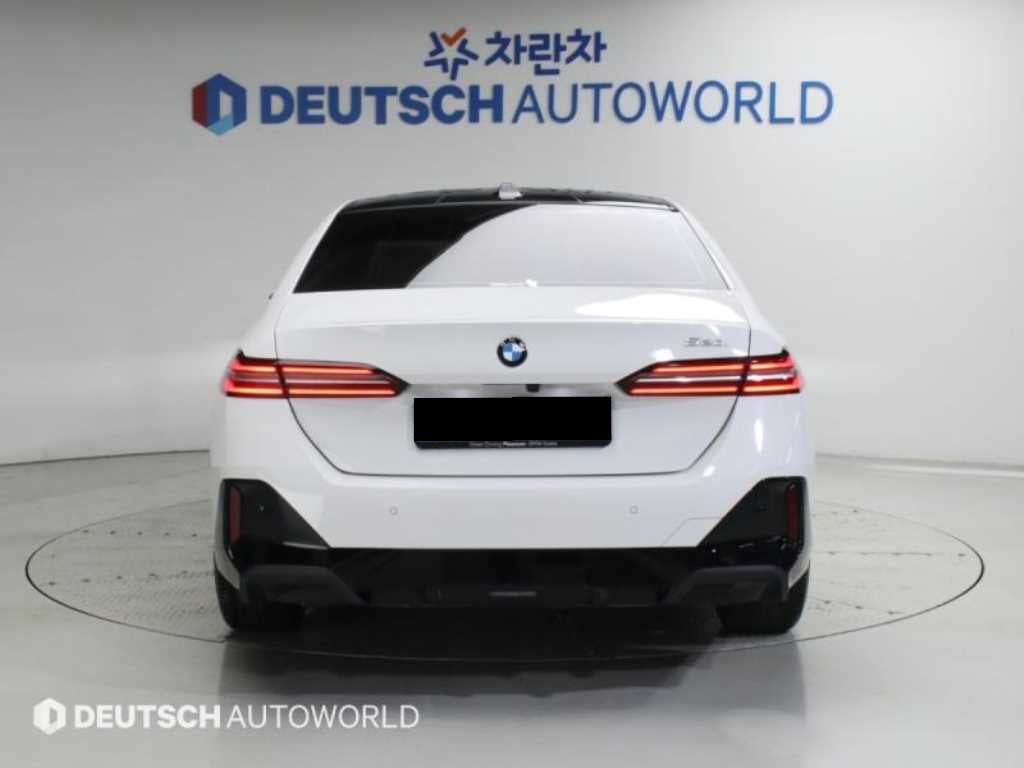 BMW 5-Series — photo 04