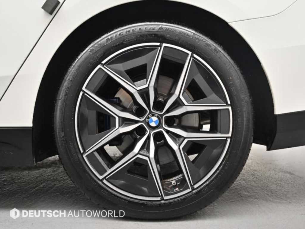 BMW 5-Series — photo 05