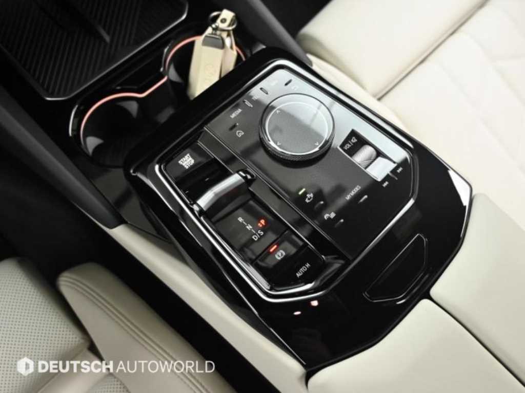 BMW 5-Series — photo 09