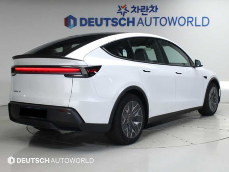 Tesla Model Y — photo 02